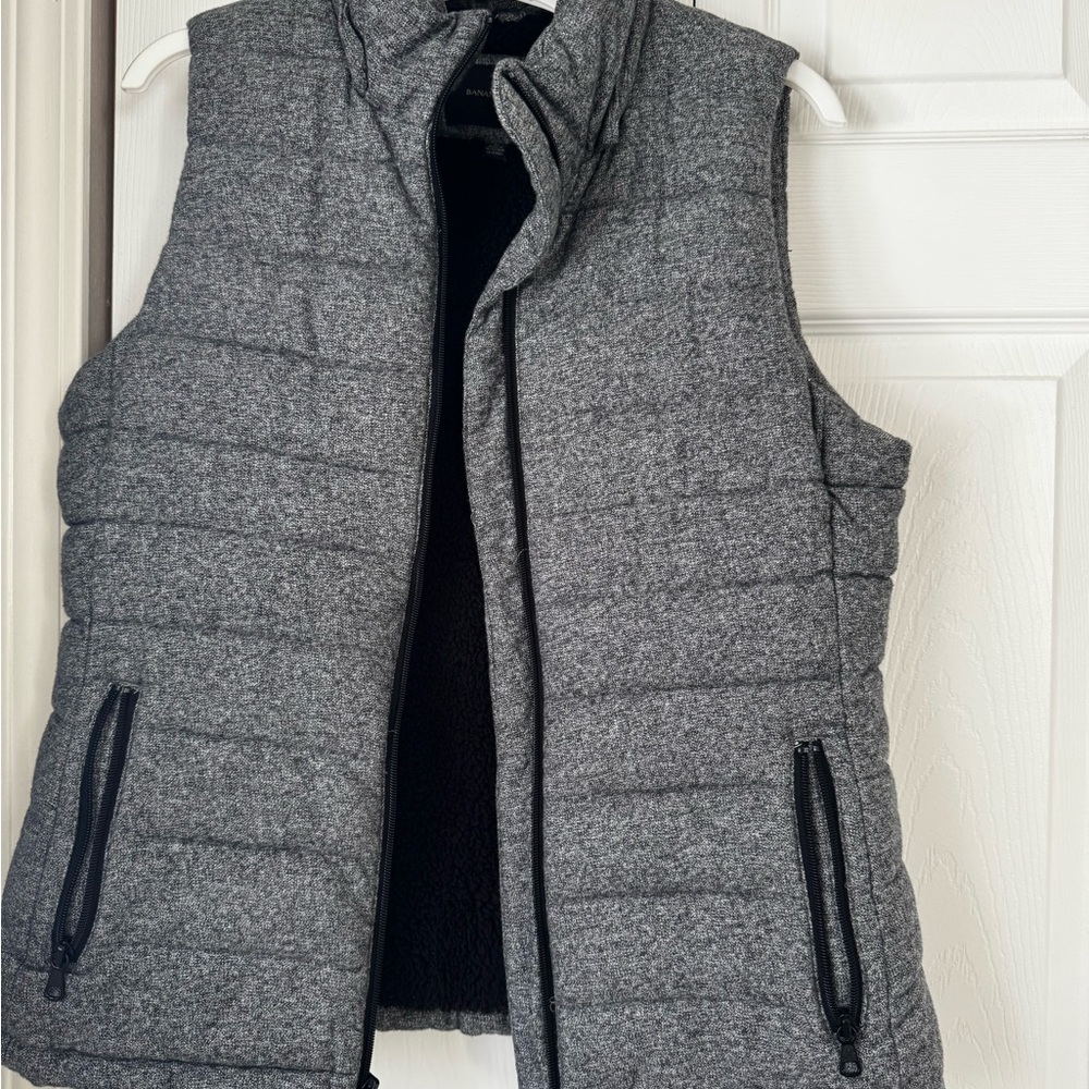 Banana Republic Women Puffer Jacket/Vest Gray Sherpa Lined Winter